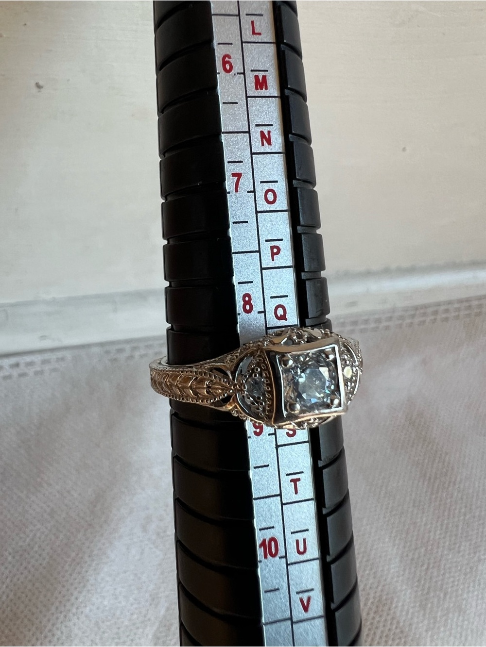 925 Sterling Silver Filigree Ring with Clear Center Ston - Picture 4 of 6